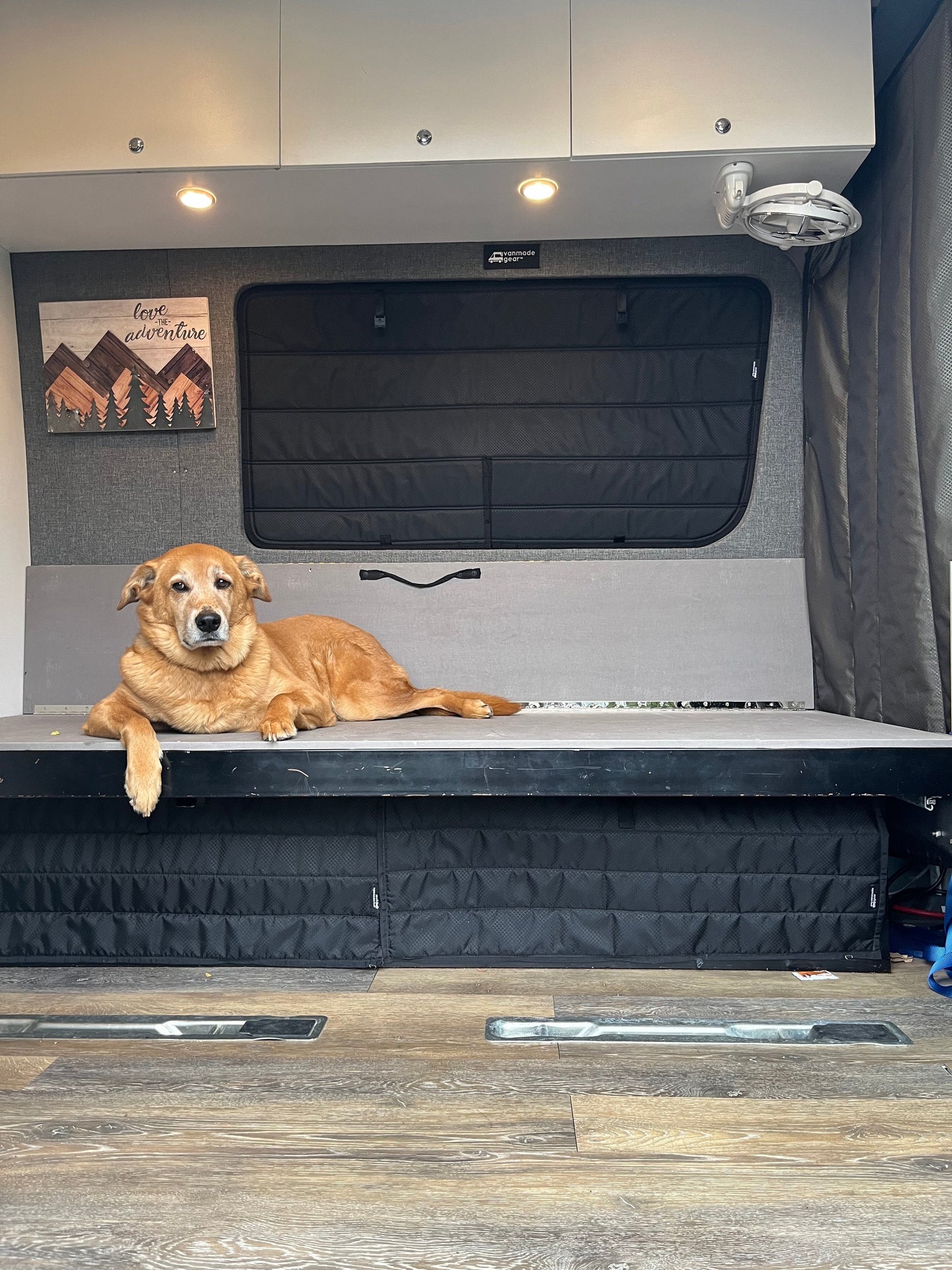 Sprinter - Crew Window Shade (Driver’s Side, 1st Row)