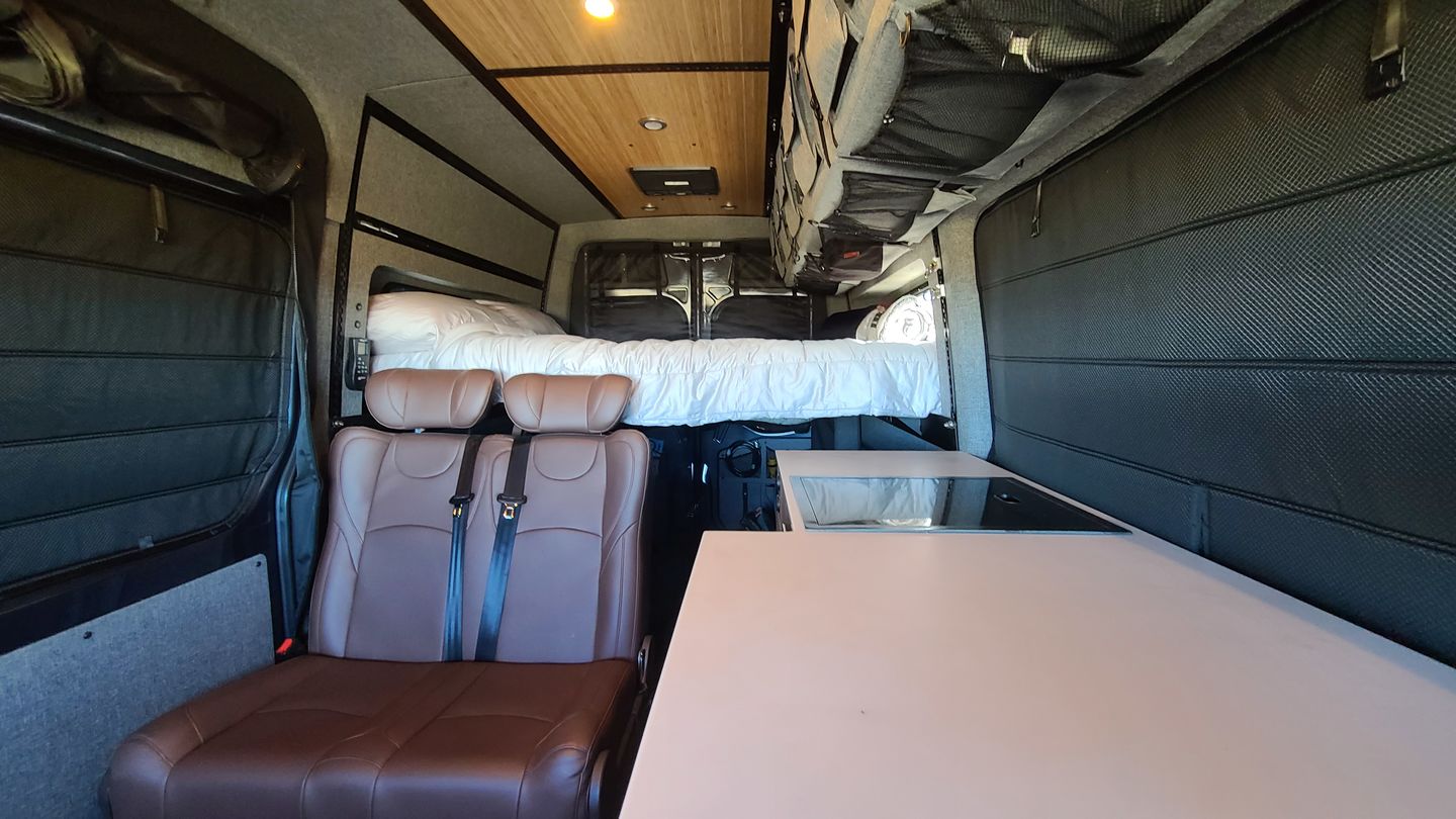 Sprinter - Crew Window Shade (Driver’s Side, 1st Row)