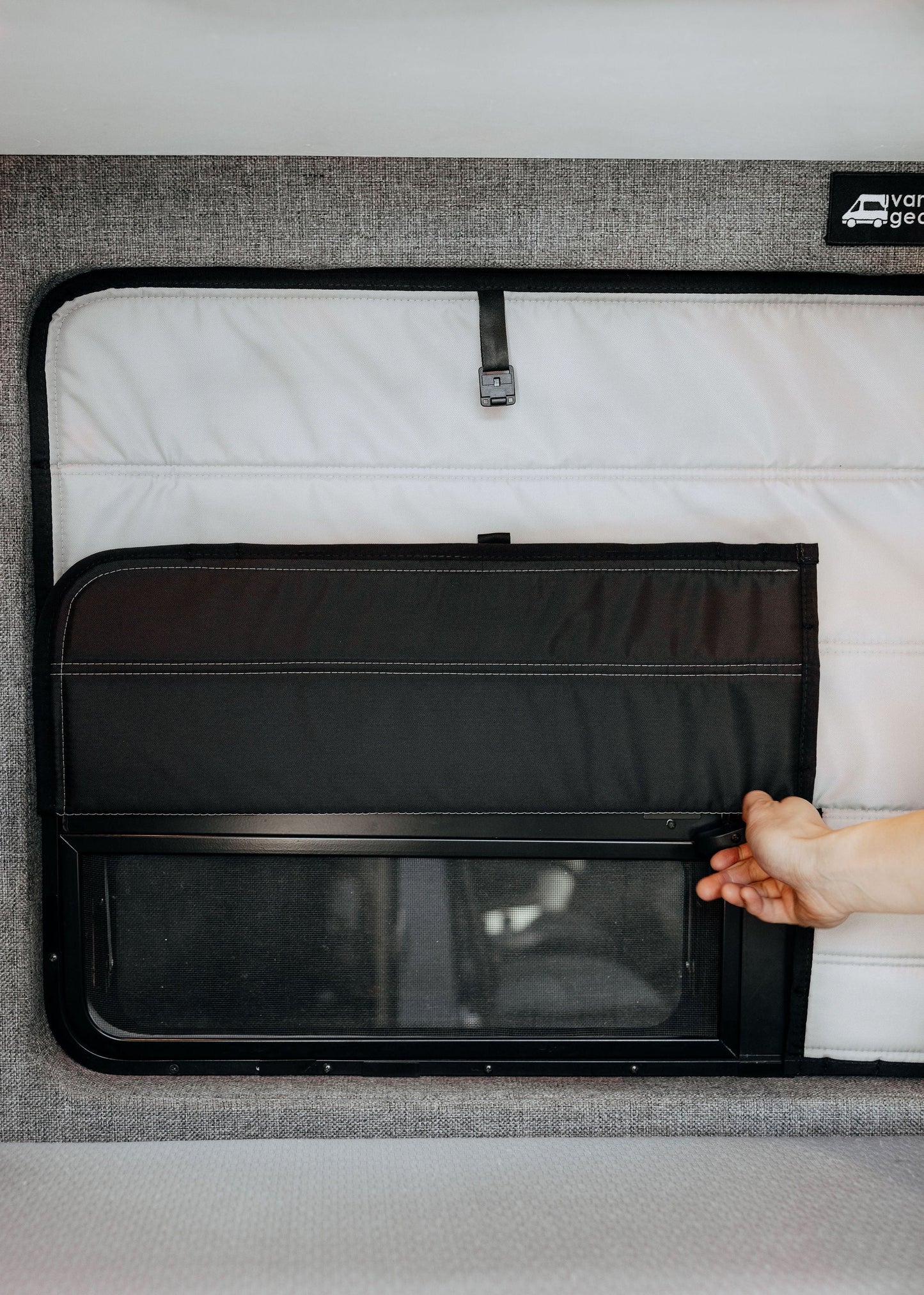 Sprinter - Crew Window Shade (Driver’s Side, 1st Row)